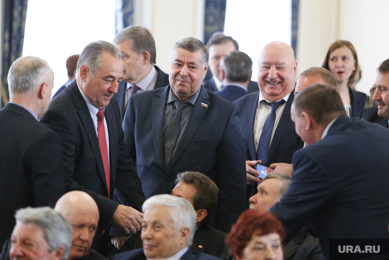 После заседания депутаты отправились отмечать юбилей в более неформальной обстановке