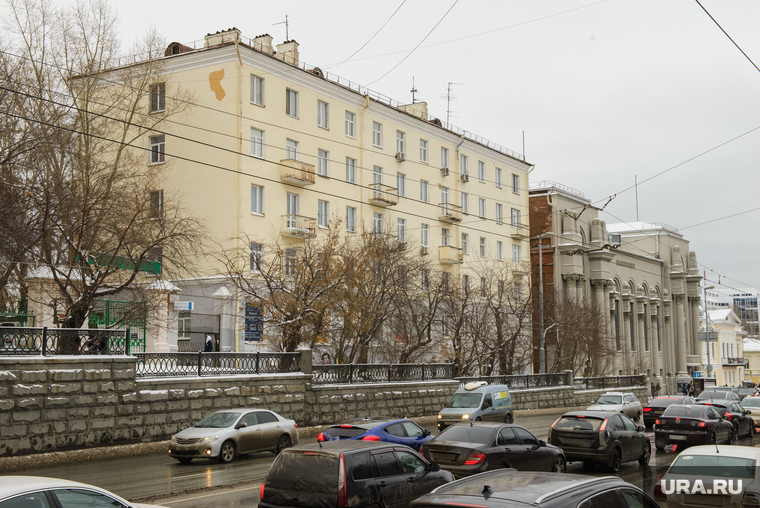 Жилой дом возле филармонии. Екатеринбург, жилой дом, свердловская филармония, улица карла либкнехта40, улица карла либкнехта38а
