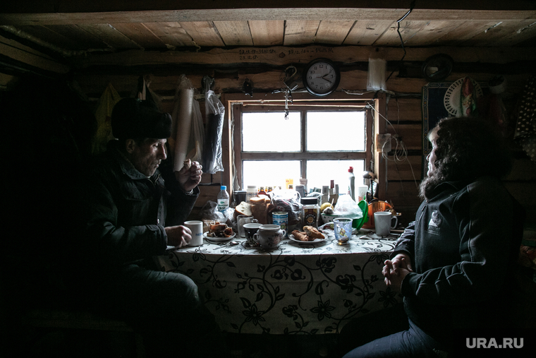 Заболотье
Тюменская область., накрытый стол, окно, деревенский быт