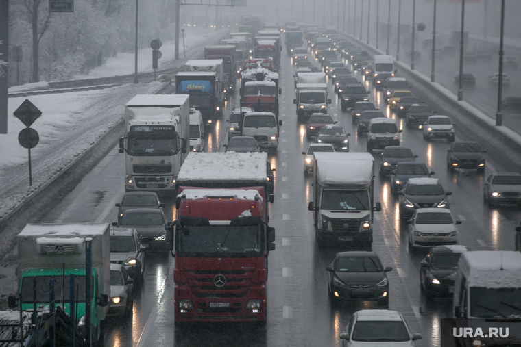 Снегопад в Москве. Москва, пробка, транспорт, проезжая часть, МКАД, трафик, час пик, снегопад