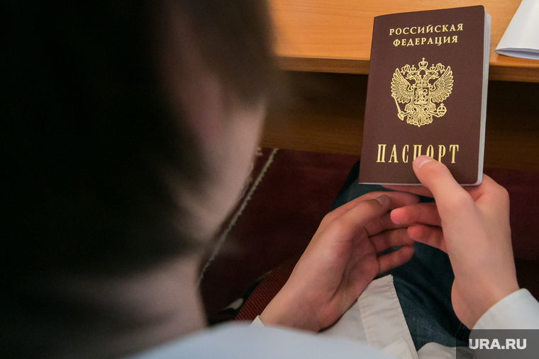 Акция «Мы граждане России!». Вручение паспортов гражданина РФ главой города. Курган, паспорт гражданина рф