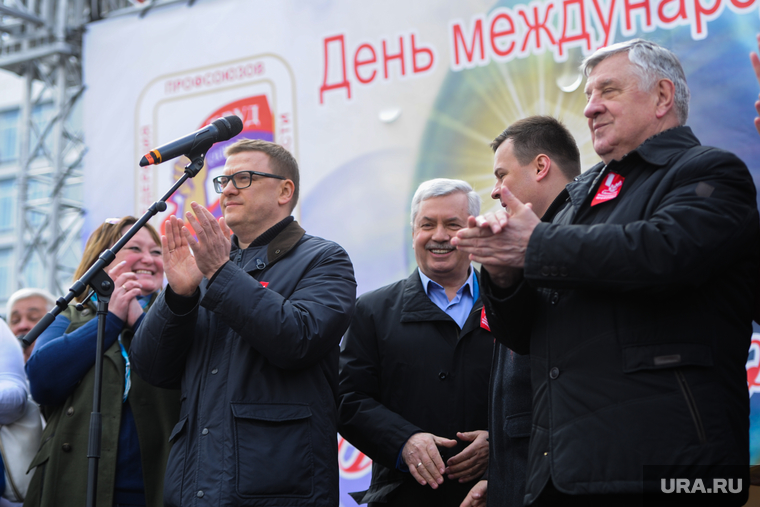На сцене впервые не было главы города