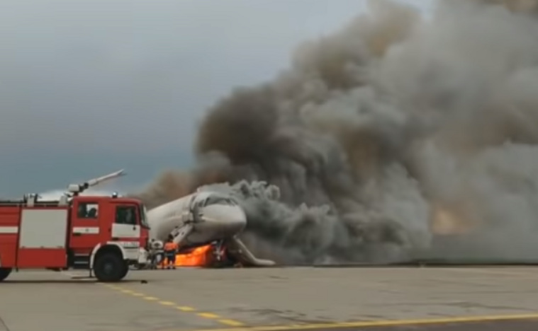 Пилот Максим Кузнецов вернулся в горящий Superjet, чтобы спасти своего коллегу Дениса Евдокимова