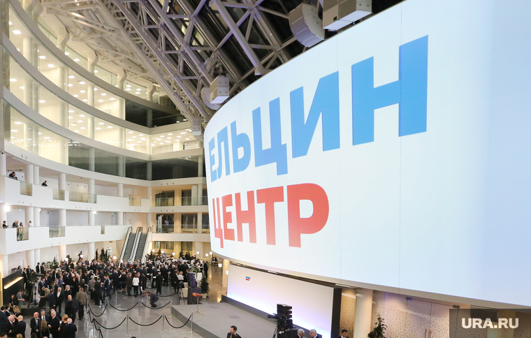 «Аудиовидеосистемы» устанавливали огромный изогнутый экран в Ельцин Центре