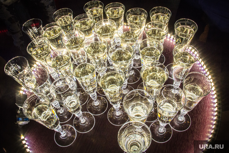 Городской этап World Cocktail Competition 2018. Магнитогорск, бокалы с шампанским, алкоголь, подсветка