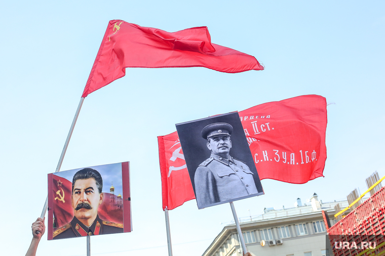 Бессмертный полк. Москва, портрет сталина, красное знамя
