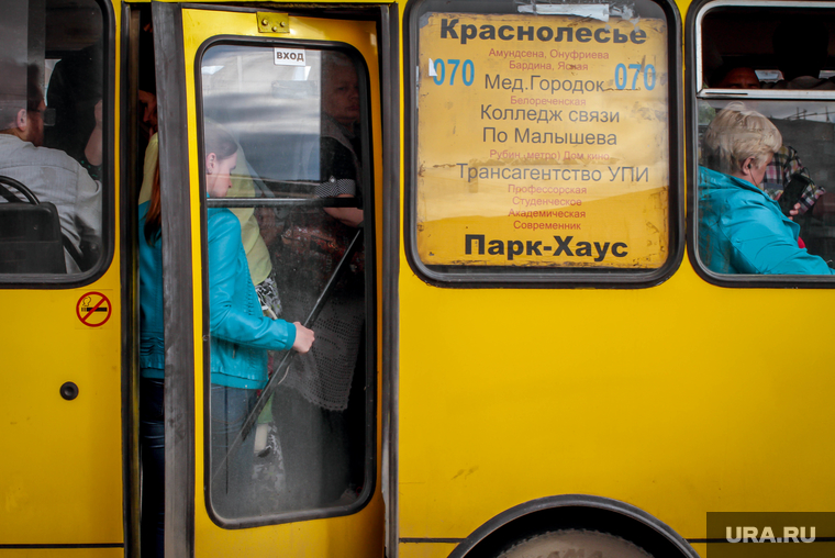 Виды города. Екатеринбург, автобус, общественный транспорт, давка, пассажиры