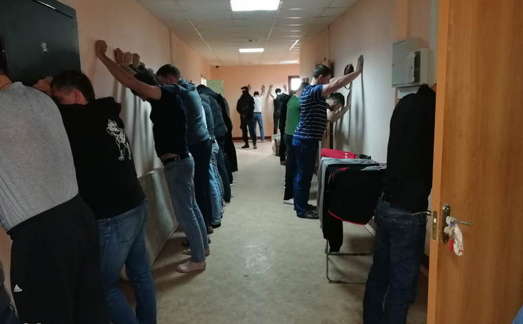 Силовики провели обыски в 4 подпольных игровых клубах. Само оборудование изъято