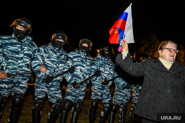 Протесты против строительства храма Св. Екатерины в сквере у театра драмы.Екатеринбург
