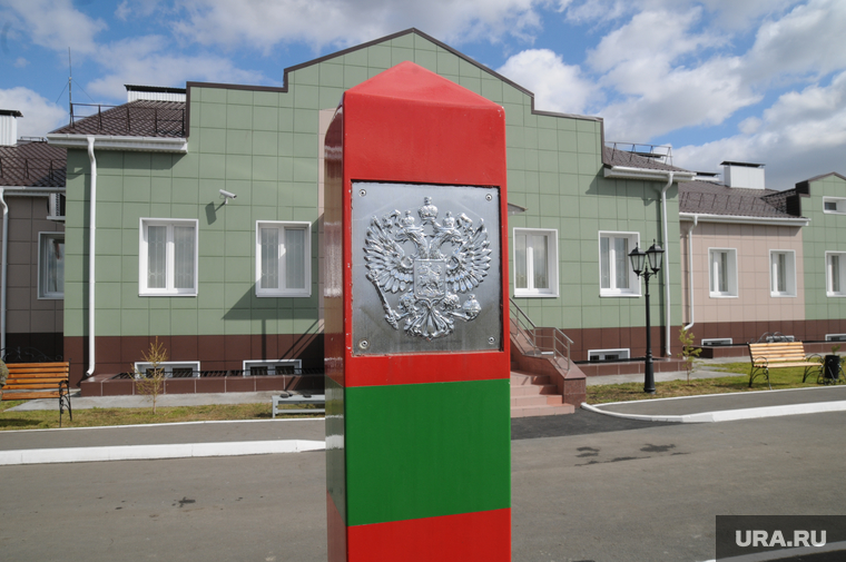 Граница Россия-Казахстан. Челябинск., пограничный столб, герб россии, пограничная застава