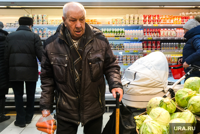 Супермаркет. Челябинск, капуста, овощи, продукты, пенсионер, продуктовая корзина, магазин, супермаркет