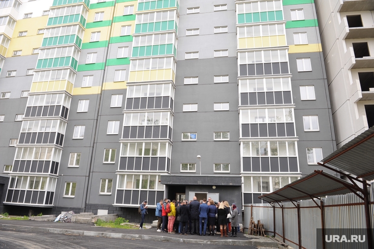 В Челябинске насчитывается 27 проблемных объектов и 988 обманутых дольщиков. Из них 460 хотели купить квартиры в ЖК «Бриз». По области насчитывается почти четыре тысячи человек, вложивших деньги в жилье и оставшихся без квартир