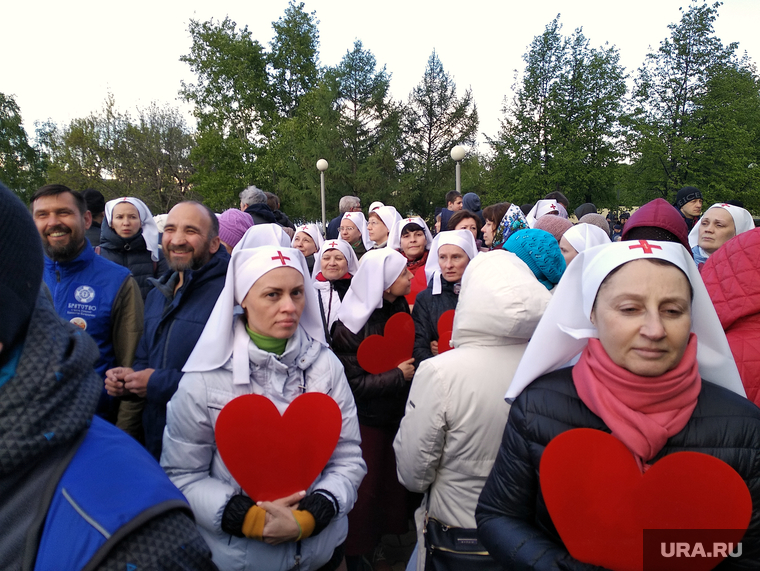 Седьмой день протеста: рок-концерт группы Аркадий Коц, молебен с "Катюшей" и дискуссии, сестры милосердия, сердце