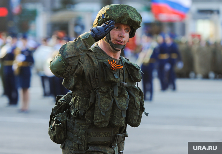 Репетиция торжественного построения войск Челябинского гарнизона. Челябинск, военные, отдать честь