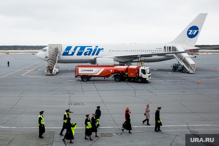 Первый полёт самолета «Виктор Черномырдин» (Boeing-767) авиакомпании Utair
из аэропорта Сургут
, utair, экипаж, заправка самолета, ютэир, боинг 767, ютейр