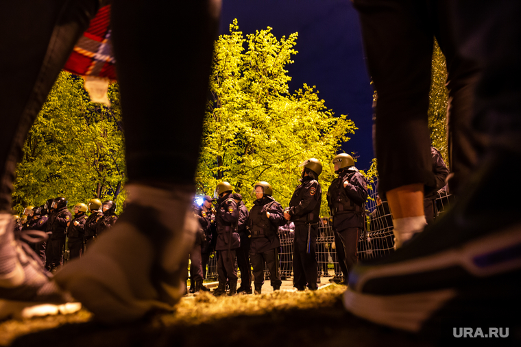 Третий день протестов против строительства храма Св. Екатерины в сквере у театра драмы.
Екатеринбург, сквер на драме