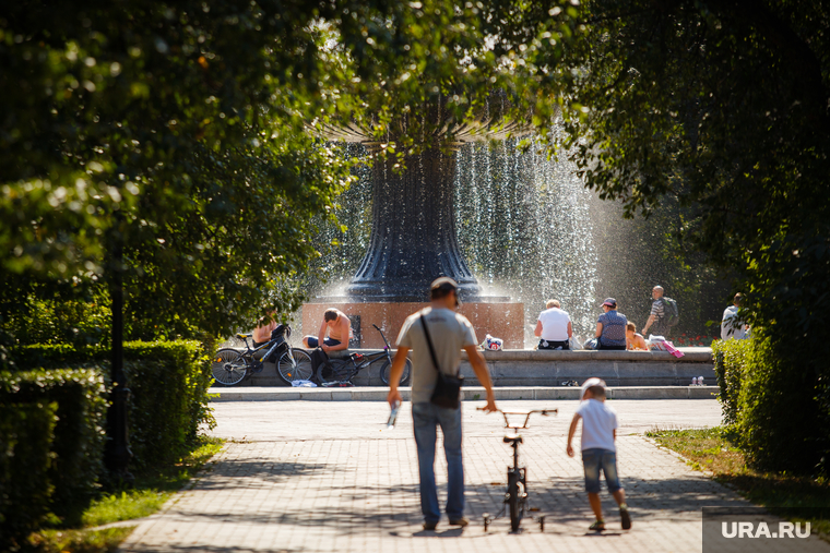 Жара в Екатеринбурге. Фонтан в дендропарке и Плотинка, парк, лето, дендропарк, фонтан