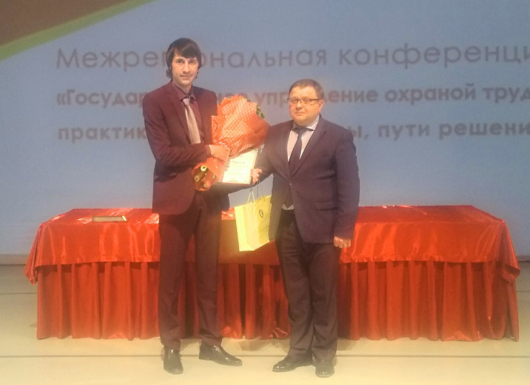 Награду получил технический директор АО «ЮТЭК-Региональные сети» Денис Бетев