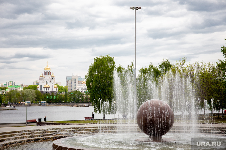 Виды Екатеринбурга, храм на крови, лето, фонтан, октябрьская площадь, виды екатеринбурга