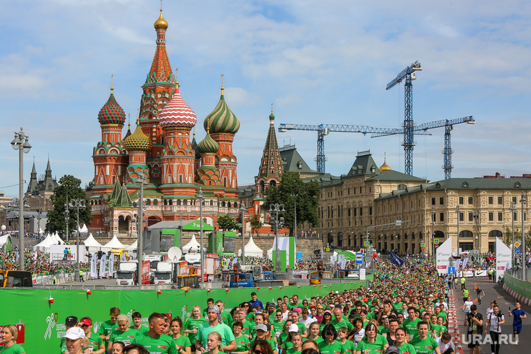 "Зеленый марафон Бегущие сердца". Москва, кремль, васильевский спуск, зеленый марафон, собор василия блаженного, покровский собор, бегущие сердца, москва