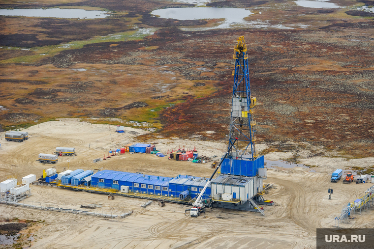Природа Ямало-Ненецкого автономного округа, север, тундра, арктика, добыча нефти, нефтяная вышка, ямал, природа ямала, природные ресурсы, вид сверху, осень, экология, с квадрокоптера, куст нефтегазовый