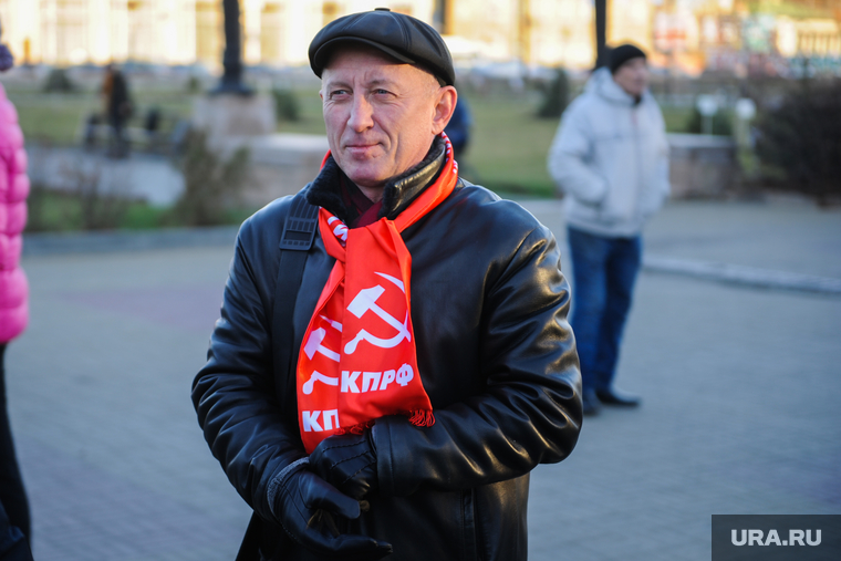 Митинг Челябинского отделения КПРФ в честь годовщины Великой Октябрьской социалистической революции. Челябинск, портрет, кпрф, нациевский константин