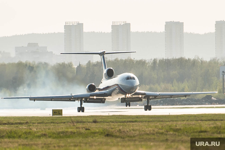 Клипарт по теме Аэропорт. Екатеринбург, посадка самолета, ту-154б-2