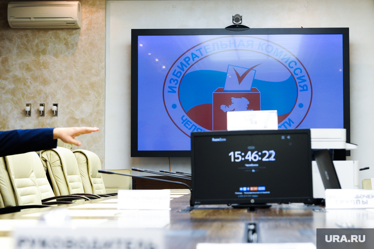 Алексей Текслер выдвинулся на выборы губернатора Челябинской области. Челябинск, избирательная комиссия, дисплей, избирком, монитор