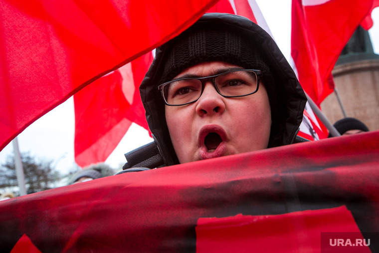 Митинг против передачи Курил Японии. Москва, крик, красные флаги