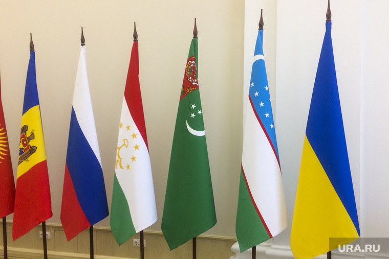 Среди флагов стран-участниц СНГ остался флаг Украины