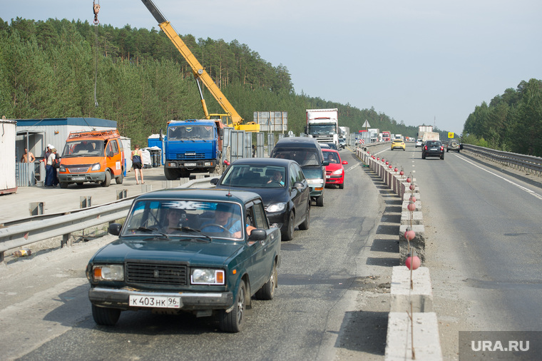 Ремонт автодорожного моста между Екатеринбургом и Первоуральском, пробка, дорожные работы, перекрытие дороги, ново московский тракт
