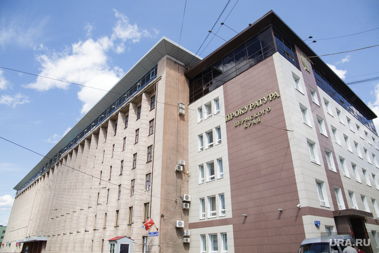 На фасаде здания краевой прокуратуры кондиционеры формально отсутствуют