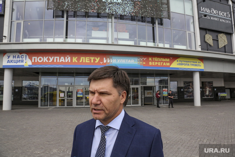 Юрий Алтынов приехал к ТРЦ