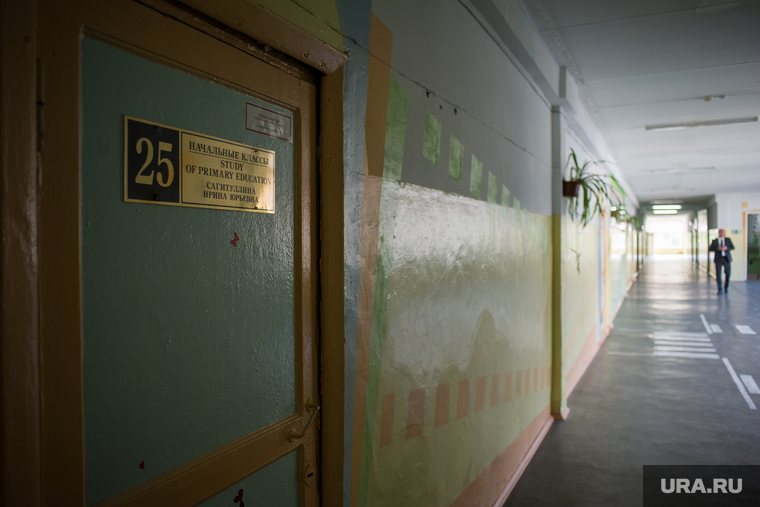 Поездка Дениса Паслера в Талицу, учебный класс, коридор, школьный коридор, школа, начальная школа