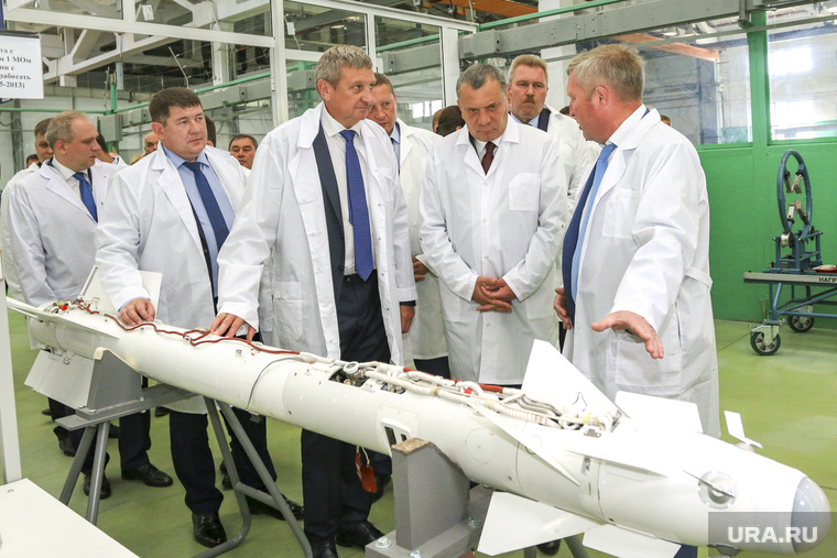 После КМЗ Юрий Борисов посетил еще одно оборонное предприятие Зауралья — «Курганприбор». Здесь его заинтересовали ракеты класса «воздух-воздух»