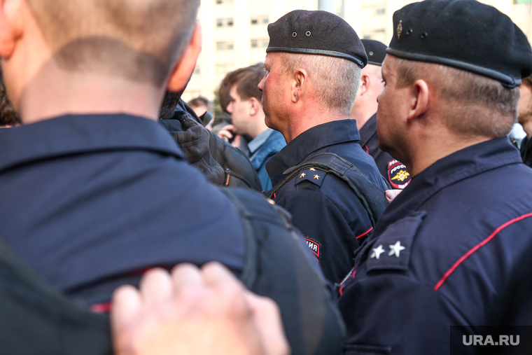 Акция правозащитника Льва Пономарева у здания ФСБ на Лубянской площади. Москва