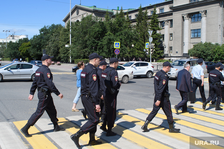 Центр Екатеринбурга перед приездом Владимира Путина, ургу, пешеходный переход, урфу, охрана порядка