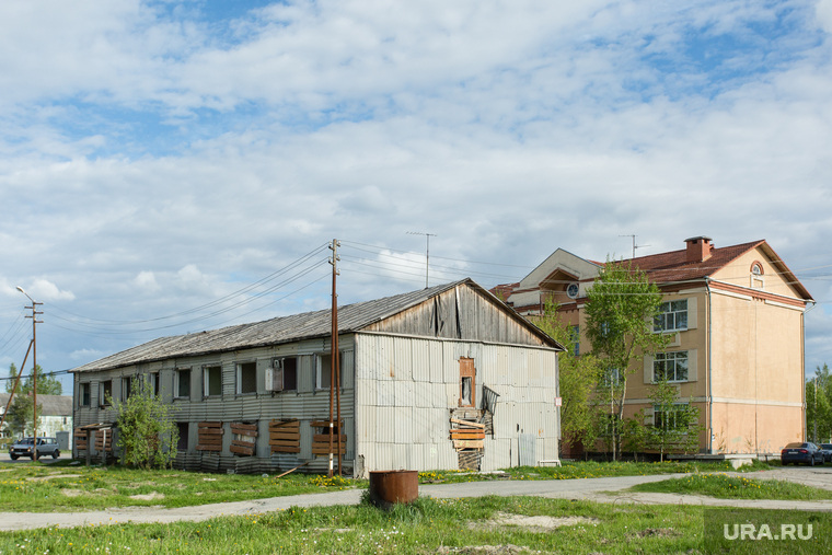 Виды ПГТ Пойковский, расселенный дом, дом под снос