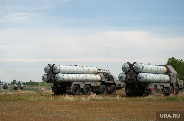 Учения зенитно-ракетной бригады. Республика Хакасия, Абакан , военная техника, поле, зрк, цветы, природа, зенитно-ракетный комплекс, ЗРК с-400