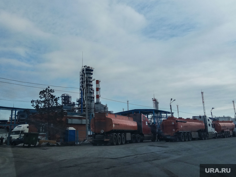 Жители поселка Антипино жалуются на экологически вредные выбросы Антипинского НПЗ, нефтеперерабатывающего завода в окрестностях Тюмени. Тюмень, Антипино, антипинский нпз