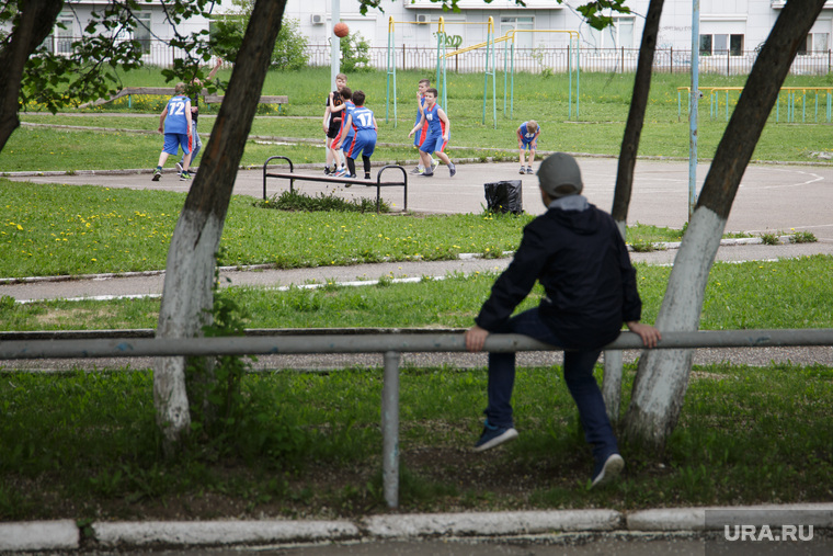 Школы. Пермь, одиночество, спорт, дети, педофилия, школа, школьники, педофил, игра, дети без присмотра, школа 11