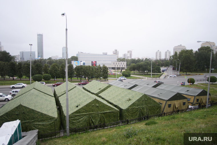 Палатки разделены между собой на мужские и семейные
