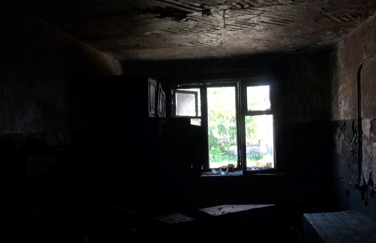 Дом, в котором по словам общественников женщине приходится жить, сгорел 23 июня
