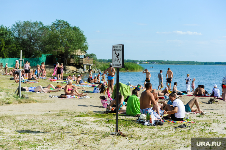 «Путинский» пляж на озере Смолино. Челябинск, купаться запрещено, лето, жара, отдых на воде, пляж, озеро смолино