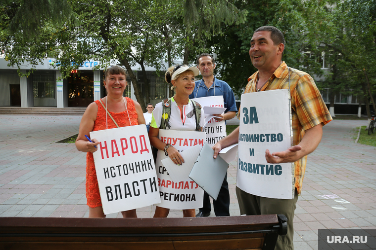 Пикет против власти. Тюмень, плакаты, пикет, власть, народ, рябцев юрий