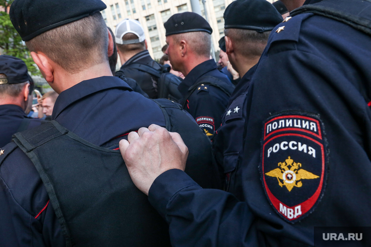 Акция правозащитника Льва Пономарева у здания ФСБ на Лубянской площади. Москва