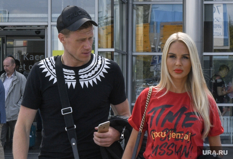 Павел Погребняк с женой прибыл в Екатеринбург
