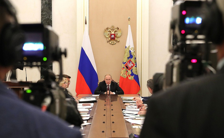 Владимир Путин призвал губернаторов не уклоняться от личной ответственности при ЧП