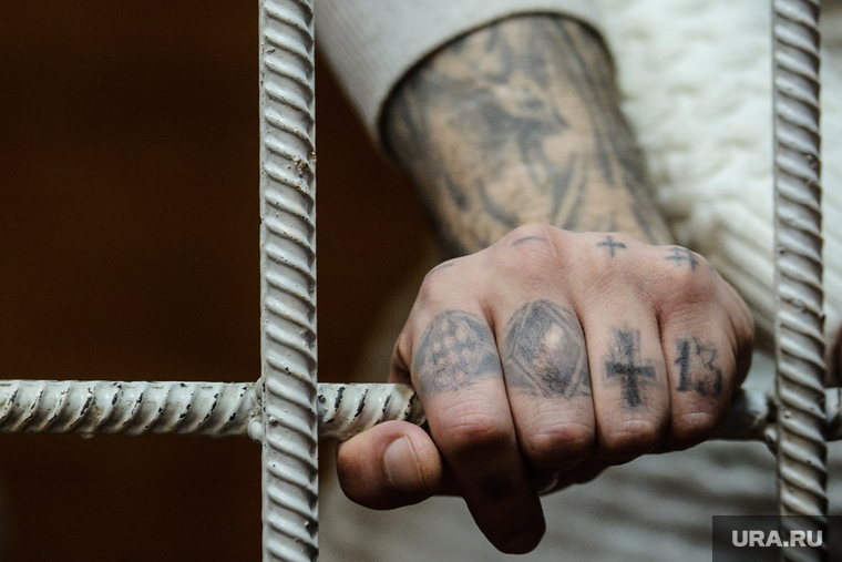 Суд над автором системы пыток Михаилом Белоусовым и зеками-активистами ИК-2. Екатеринбург, осужденный, зона, уголовник, татуировка, зеки, наколка, тату, татуировки на пальцах