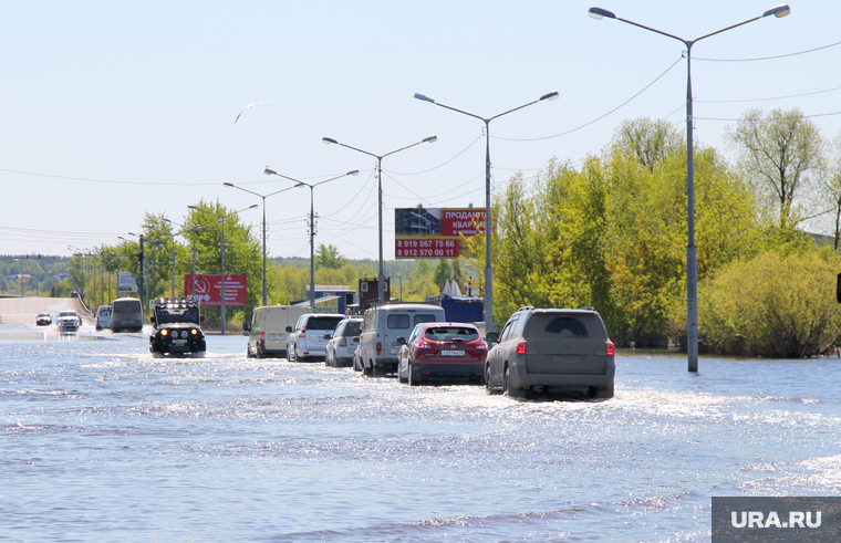 Шоссе Тюнина паводок.
Курган, шоссе затоплено, паводок